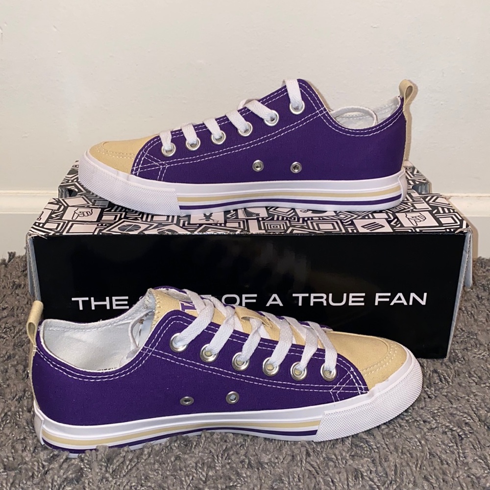 University of Washington converse - size 6.5 women’s